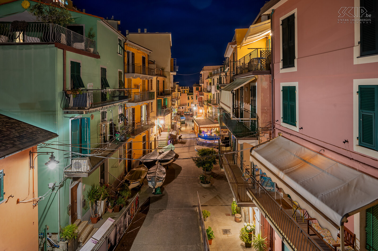 Manarola - By night Manarola is built on a high rock 70 meters above sea level. This beautiful village of Cinque Terre has a small harbor with a boat ramp, narrow streets with picturesque multi-colored houses overlooking the sea and many fish restaurants. Stefan Cruysberghs